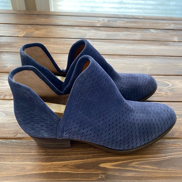 Lucky Brand Baley Navy Genuine Suede Leather Perforated Ankle Boots Size 6.5 - Picture 6 of 10